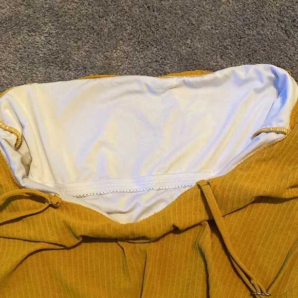 Cupshe swimsuit - Picture 3 of 5